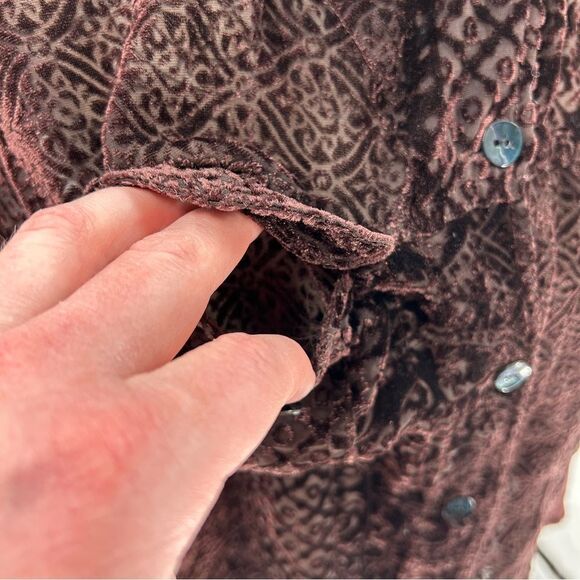 Chico's Sheer Velvet Geometric Long Sleeve Button Down Shirt Blouse Top Size 2 - Picture 6 of 10